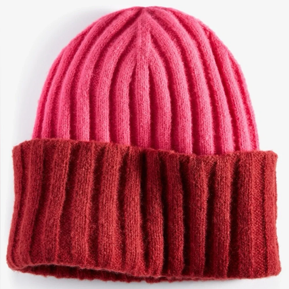New - On 34th Women’s Wide-Ribbed Colorblocked Beanie in Pink/Red - Picture 1 of 6